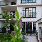 Nomad بيت ضيافة 4*