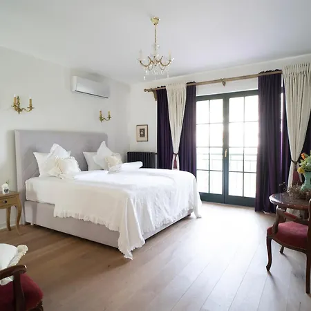 Nomad Guest house *