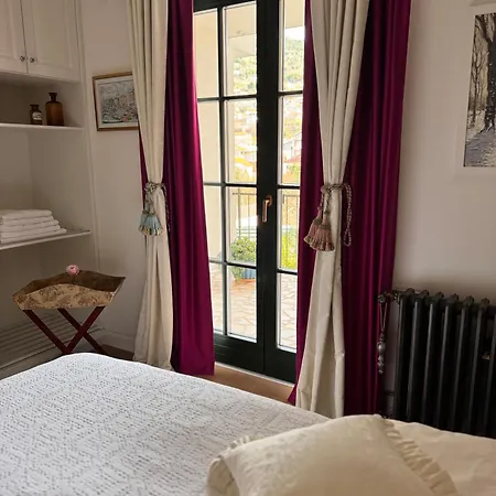 Nomad 4* موستار